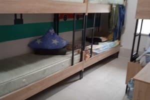 Хостел Межигорская. Место в общем 6-местном номере  1