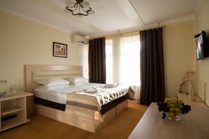 На Клинической (1 подъезд) 13